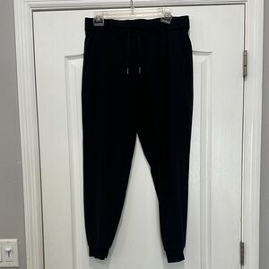 Lululemon on the fly jogger size 8
